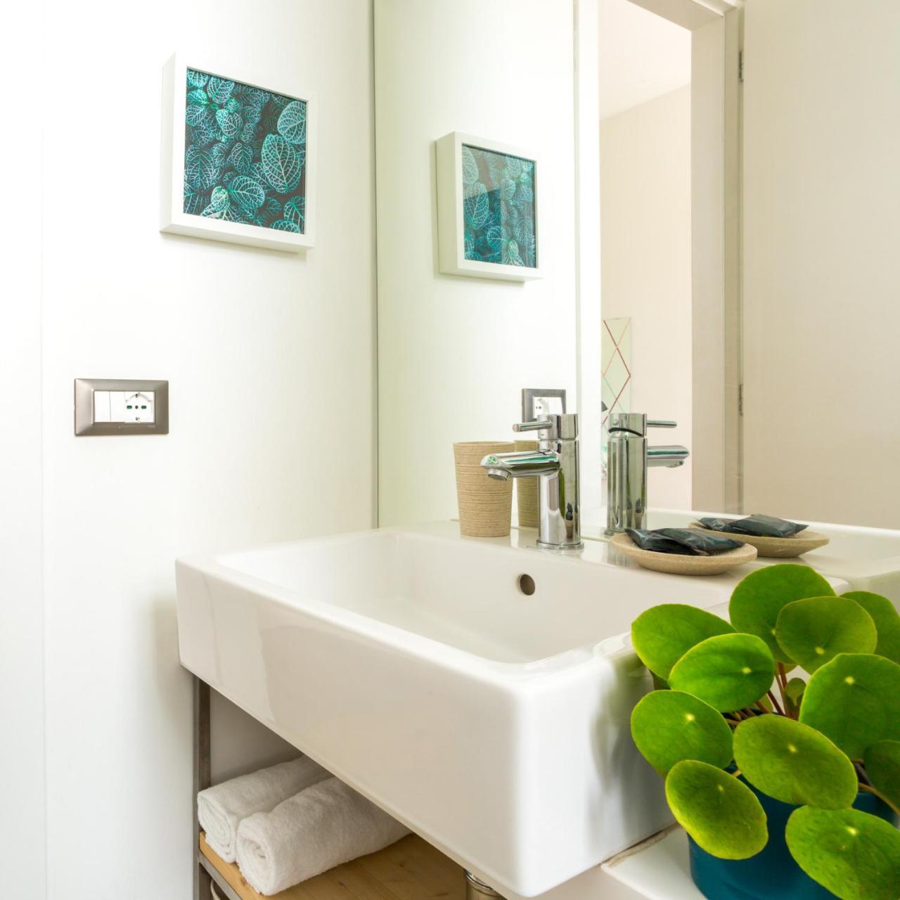 Duomo Views, Light, Jungle-Inspired Studio With Terrace Milano Dış mekan fotoğraf
